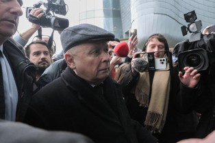 Protest w TVP. Do siedziby przybył Jarosław Kaczyński