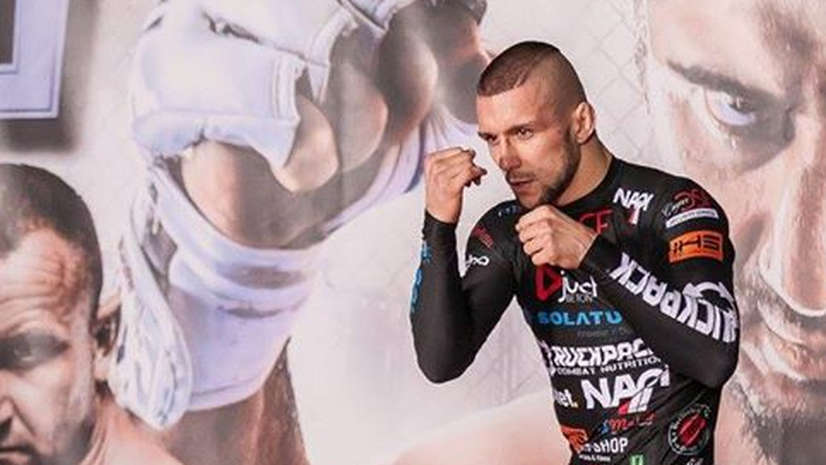 Podczas KSW 29 "Reload", które odbędzie się już w sobotę Kraków Arenie, wschodząca gwiazda polskiej federacji - Mateusz Gamrot zmierzy się ze znacznie bardziej doświadczonym Łukaszem Chlewickim. Dla popularnego "Gamera", który ma za sobą świetny okres w MMA walka z Chlewickim może być znaczącym krokiem do pasa KSW w wadze lekkiej. W rozmowie z Eurosport.Onet.pl Gamrot zdradził swój plan na walkę i zabrał głos ws. swojej przyszłości.