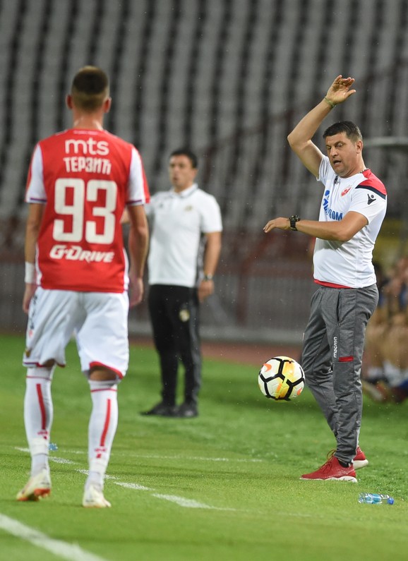 Milojević na prvenstvenoj utakmici Crvena zvezda - Čukarički, prilikom rezultata 0:0