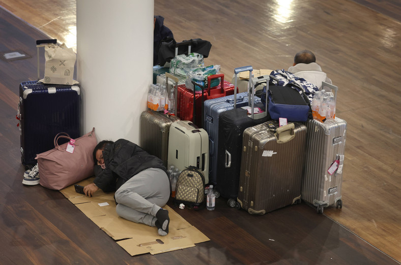 Pasażerowie koczowali na lotnisku w Monachium
