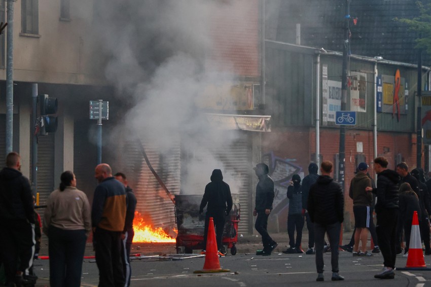 Protest u Belfastu nakon napada nožem 9. juna