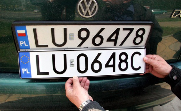 Tablice rejestracyjne obecnie są przypisane do samochodu, a nie właściciela