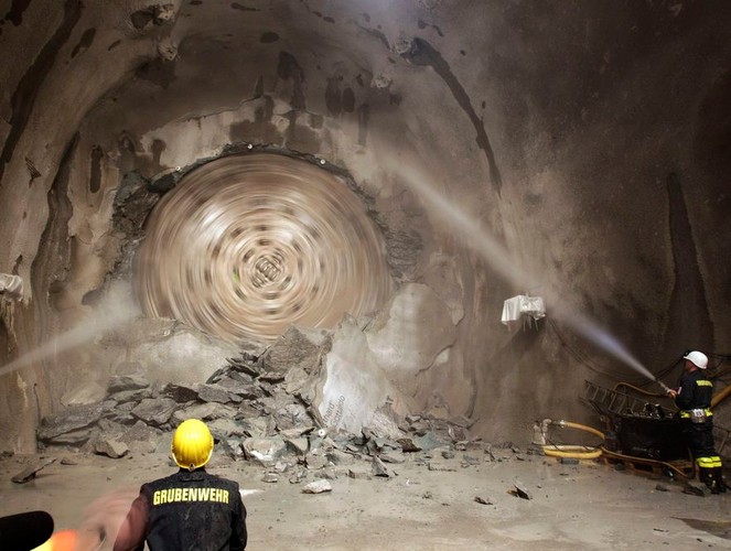 Tunel drogowy pod Przełęczą Świętego Gottharda istnieje od 1880 roku