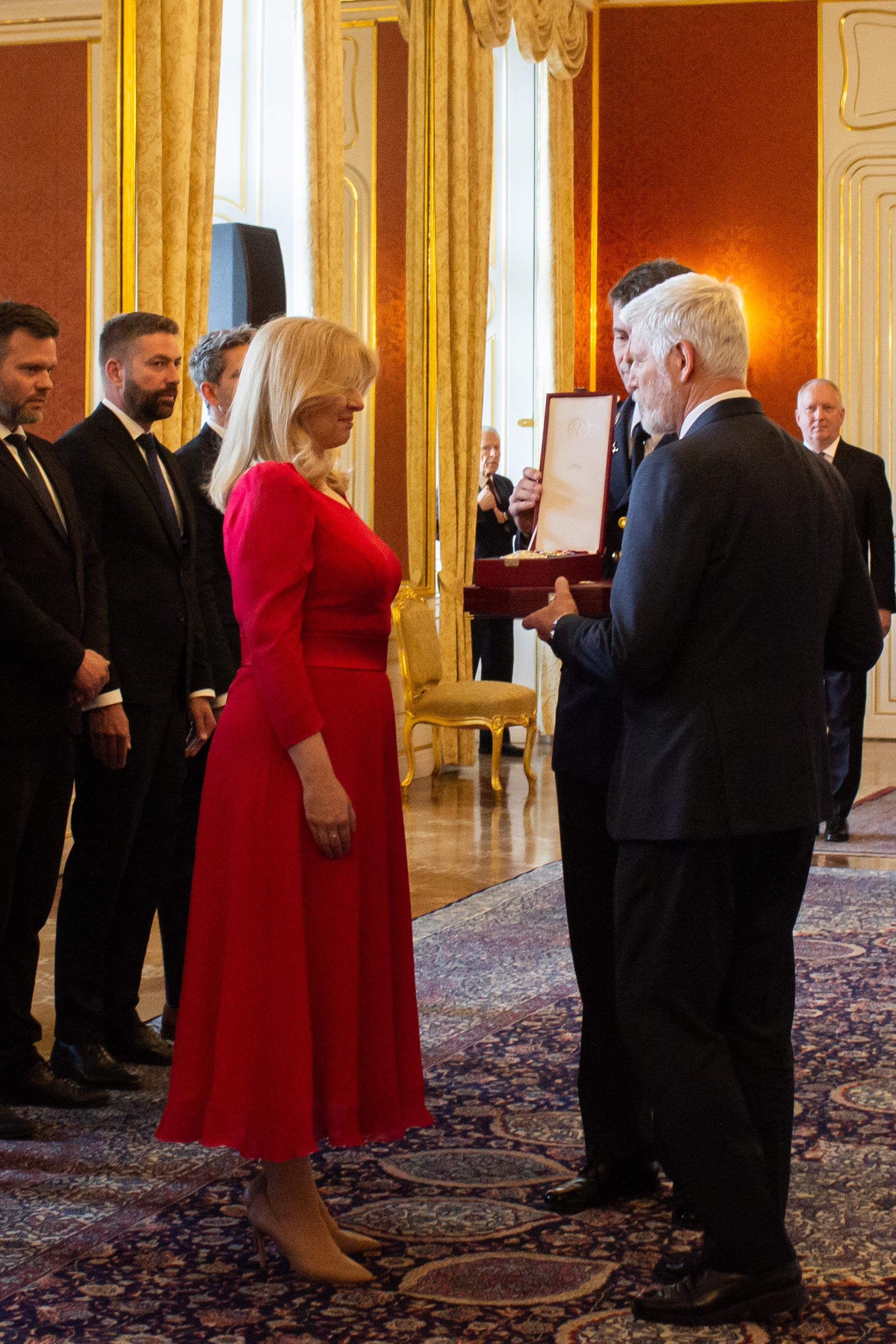 Čaputová a Pavel si navzájom udelili najvyššie štátne vyznamenania.
