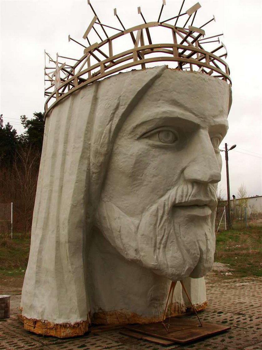 Wielka rzeźba Jezusa powstaje w Świebodzinie
