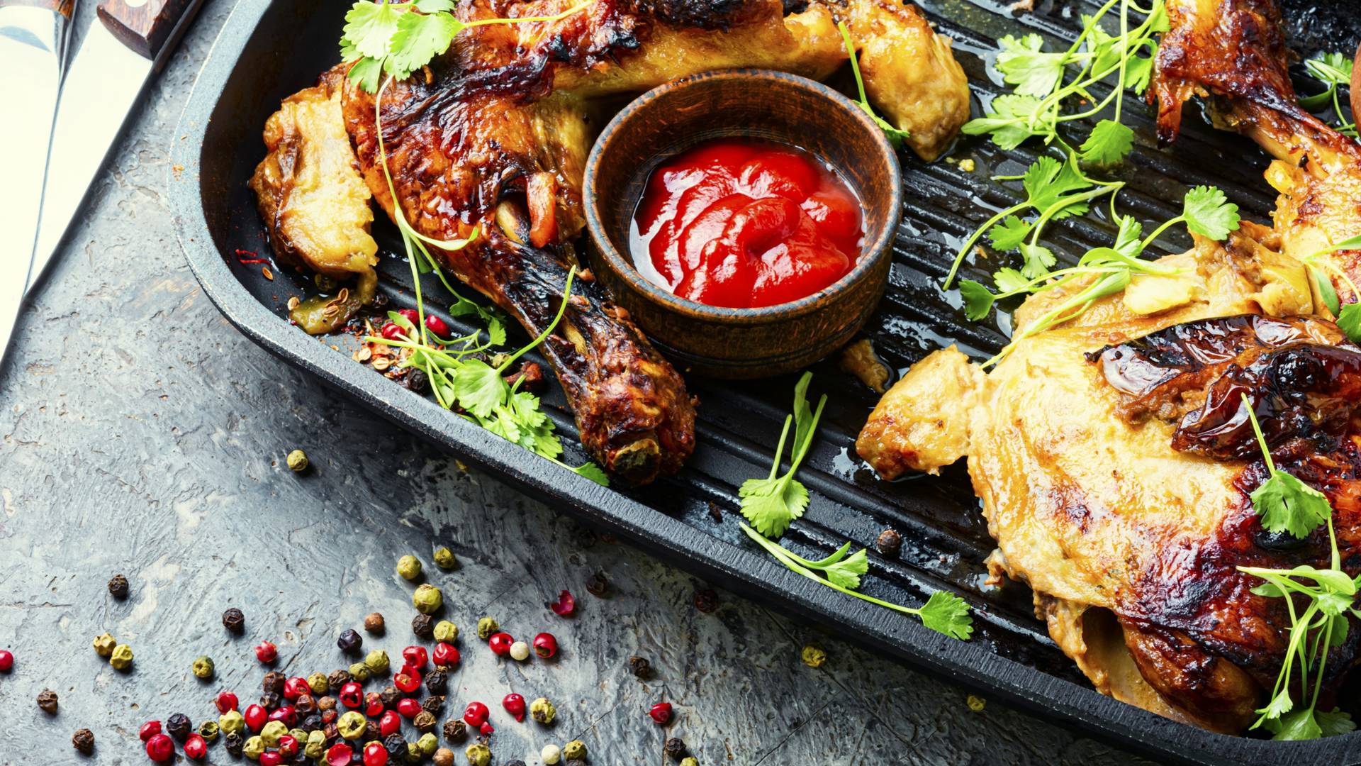 Kuvari otrkrivaju 3 greške koje većina nas pravi kada pečemo piletinu na roštilju