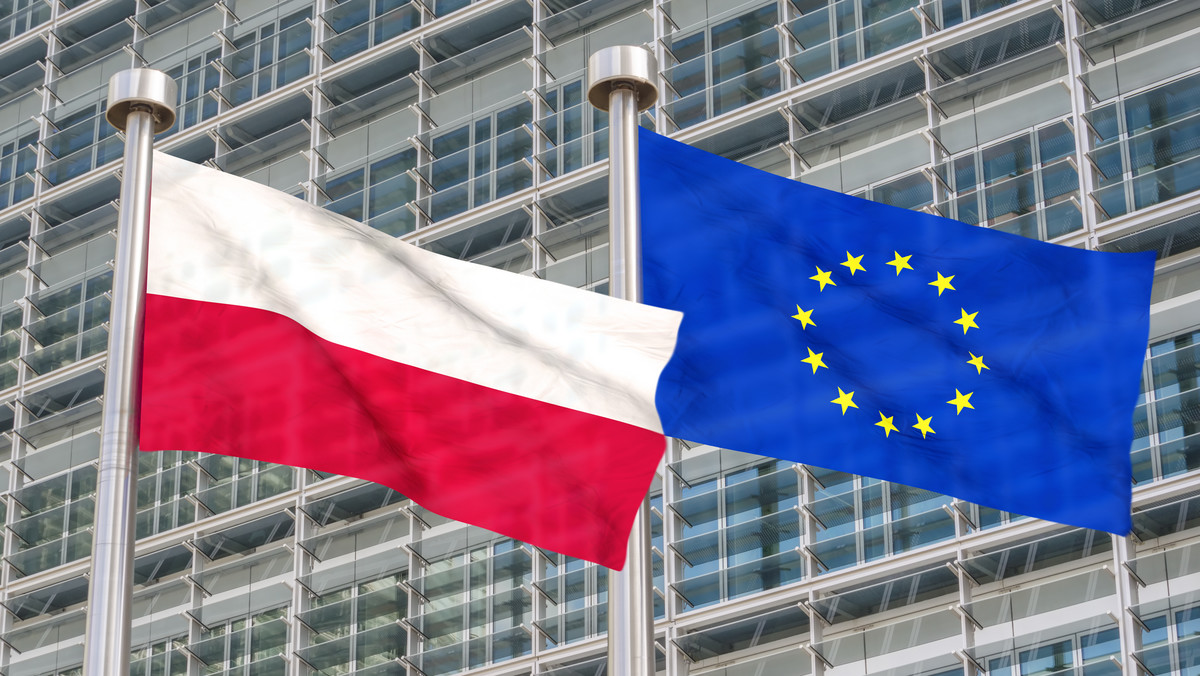 Polska jest wśród krajów najbardziej przywiązanych do Unii Europejskiej – gdyby dziś rozpisano referendum z pytaniem o ewentualne wyjście ze wspólnoty, aż 75 procent z nas zagłosowałoby za pozostaniem w Unii. Tylko 11 procent byłoby za polexitem, a 14 nie ma zdania, jak wynika z badania Eurobarometru, oficjalnego biura statystycznego UE.