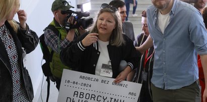 Zszokowała podczas debaty o aborcji w TV Republika. Nagle wyciągnęła pigułkę i... "Pani robi coś nielegalnego"