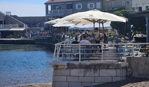 veliki broj građana Srbije na Crnogorskom primorju