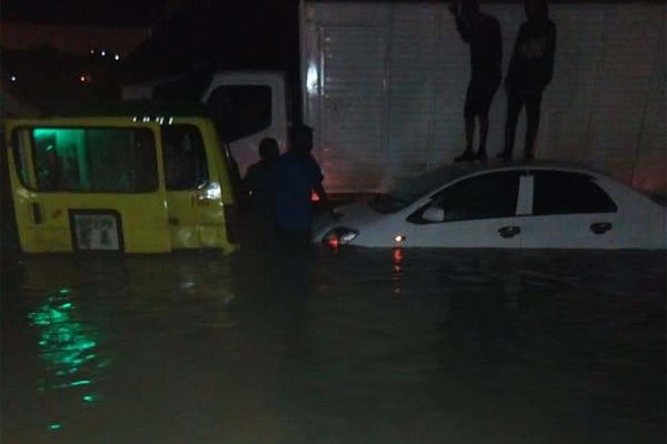 Cars stuck in floods along Kangundo Road