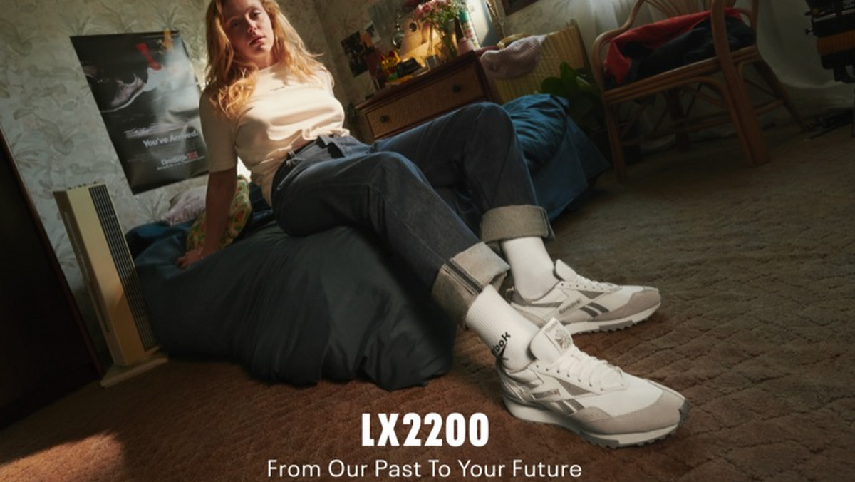 Reebok oficjalnie zaprezentował nowe propozycje linii Classic Leather, odkrywając tym samym kolejne oblicza kultowych biegówek lat 80. Dzięki nowym materiałom i kształtom, odważnym zestawieniom kolorów i praktycznemu designowi, propozycje na sezon jesień-zima 2022 jeszcze mocniej dopasują się do różnorodnych stylów i preferencji, zachowując jednocześnie klasyczne dziedzictwo serii Classic Leather.