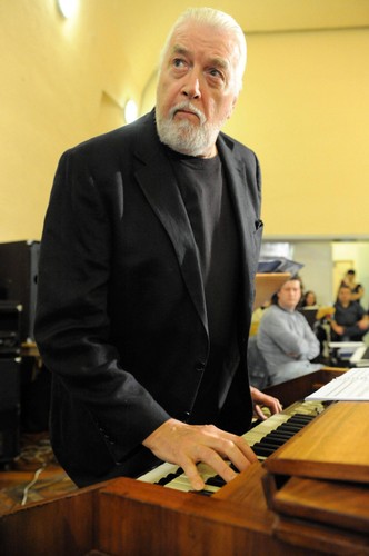 Jon Lord podczas próby przed koncertem z węgierską Gyoer Philharmonic Orchestra – 24 marca 2010