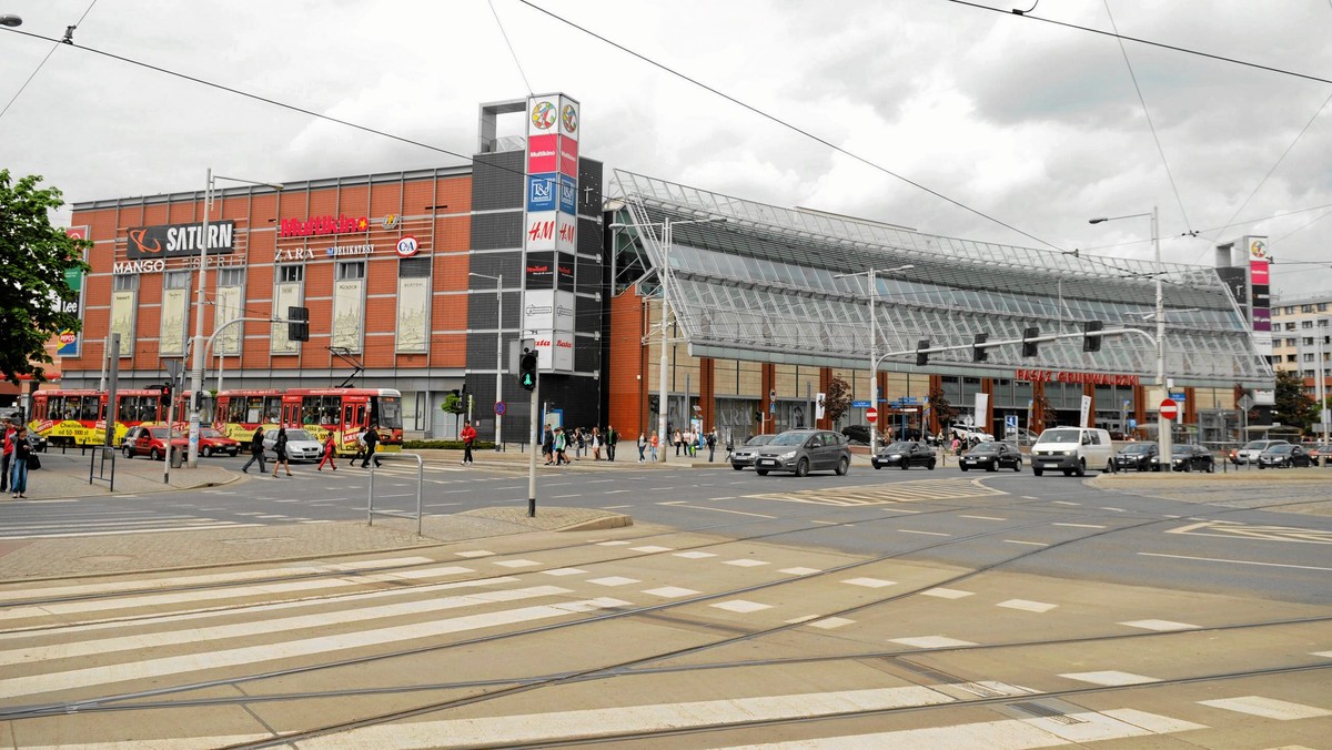 W niecodziennej scenerii wrocławskiego Pasażu Grunwaldzkiego przez cały weekend można było spotkać ratowników Górskiego Ochotniczego Pogotowia Ratunkowego. W ramach akcji "Bądź Bezpieczny" podczas weekendu każdy mógł zobaczyć pokazy pierwszej pomocy i sprzęt, z którego korzystają zawodowi ratownicy, a także skorzystać z wielu niespodzianek.