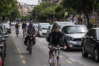 Újabb biciklisáv készül a Nagykörúton, de most az autósok sem panaszkodhatnak