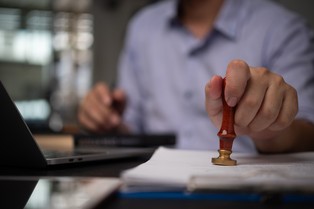 Rząd chce się pozbyć słabych urzędników. Oceny będą częstsze i nie ominą dyrektorów