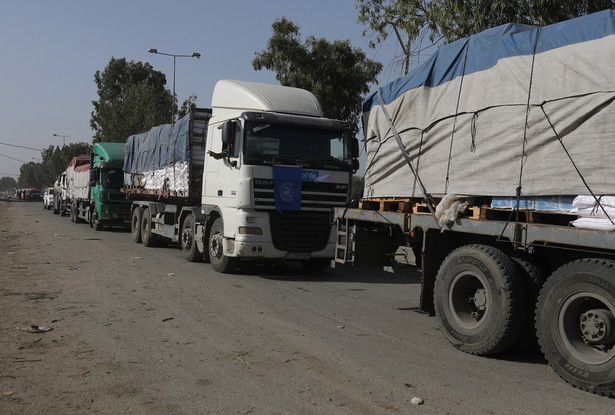 Ciężarówki z pomocą humanitarną