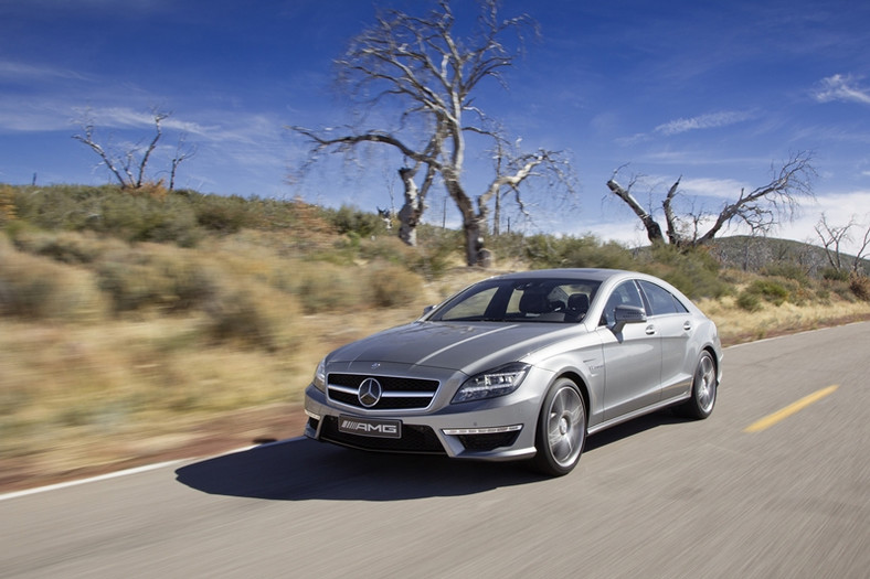 Mercedes CLS63 AMG ma rozdwojoną jaźń i świetnie wychodzi na zdjęciach