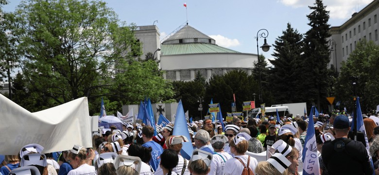 "My naprawdę dużo zrobiliśmy". Rzecznik PiS o proteście pielęgniarek: Jest pewien problem...
