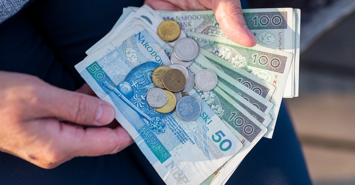 Mam 60 lat i 30 lat stażu pracy. Jaką emeryturę otrzymam od ZUS?