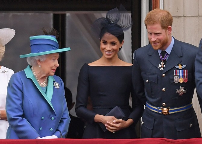 Megan Markl i princ Hari sa kraljicom Elizabetom