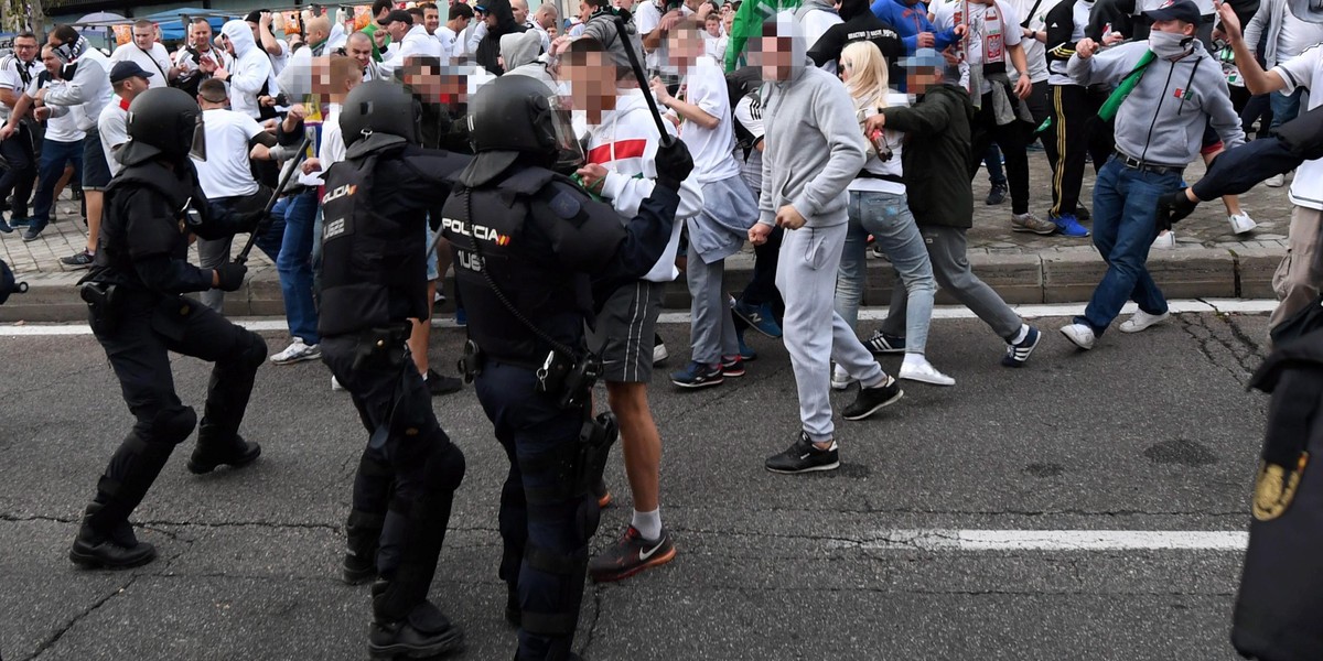 Polityk SLD upokorzony w samolocie przez kibiców Legii Warszawa