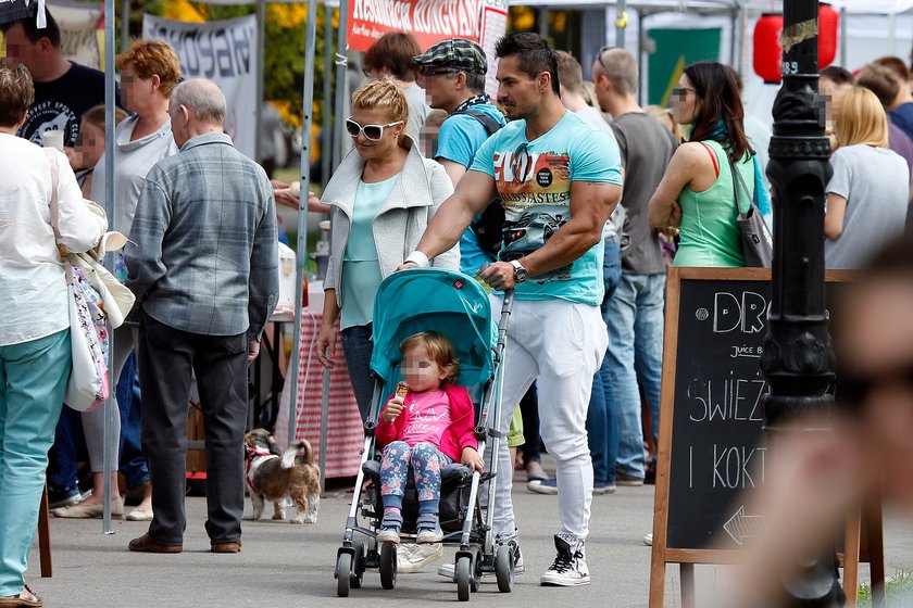 Katarzyna Skrzynecka na pikniku z rodziną