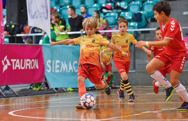 2022.10.08 Siemanowice Slaskie
Pilka nozna Turniej dzieciecy Tauron Junior Cup 2022
Tauron Junior Cup 2022
N/z {persons}
Foto Marcin Bulanda / PressFocus 2022.10.08 Siemanowice Slaskie
Football Tournament Kids Tauron Junior Cup 2022
Tauron Junior Cup 2022
{persons}
Credit: Marcin Bulanda / PressFocus