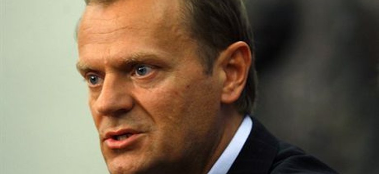 Tusk wygrywa ze wszystkimi