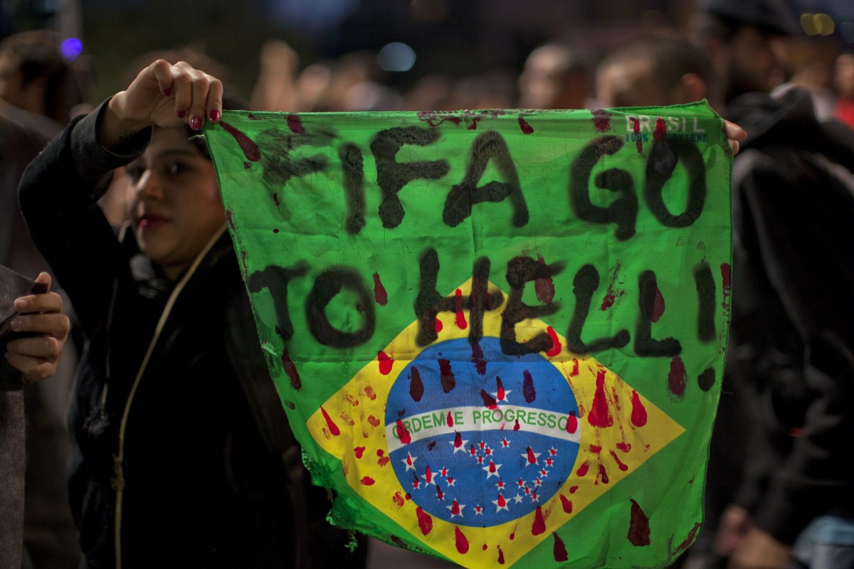 Wielkie starcia w Brazylii. "Niech FIFA spłonie w piekle"