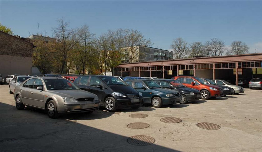 Parkingi dla urzędasów