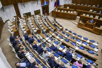 Rozhlas a televízia Slovenska (RTVS) sa zmení na Slovenskú televíziu a rozhlas (STVR).