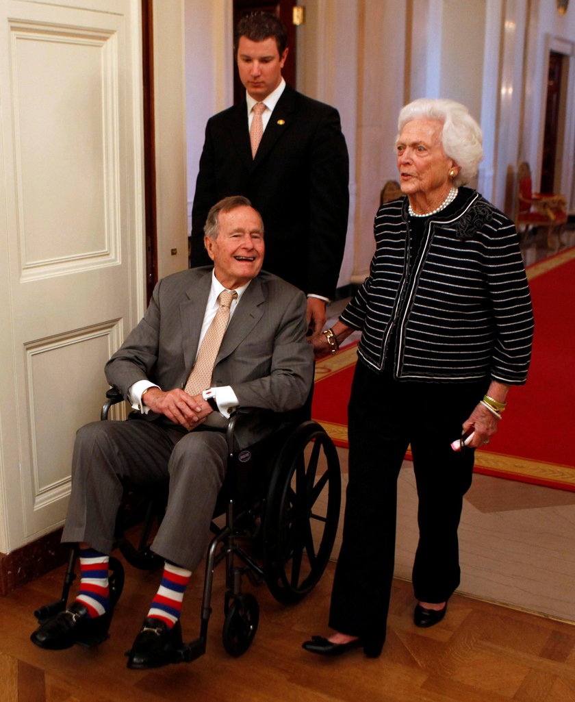 Już w niedzielę do domu może wrócić jego żona Barbara Bush, która również trafiła do szpitala z choroba oskrzeli. 