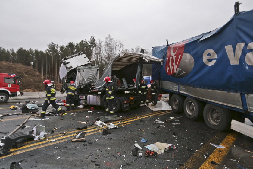 Potworny wypadek tirów na S3. Pożar i ofiara