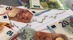 Złoty zaskakuje. Euro i dolar w odwrocie. Co dalej z kursami walut?