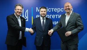 Andon Sapundži, ambasador Republike Srbije u Ukrajini; Anatolij Kucevol, zamenik ministra energetike Ukrajine; i Auke Lutsma, stalni  predstavnik UNDP-a u Ukrajini