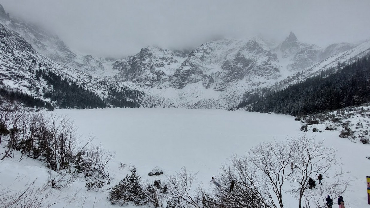 Morskie Oko "pękło". Niebezpiecznie w Tatrach