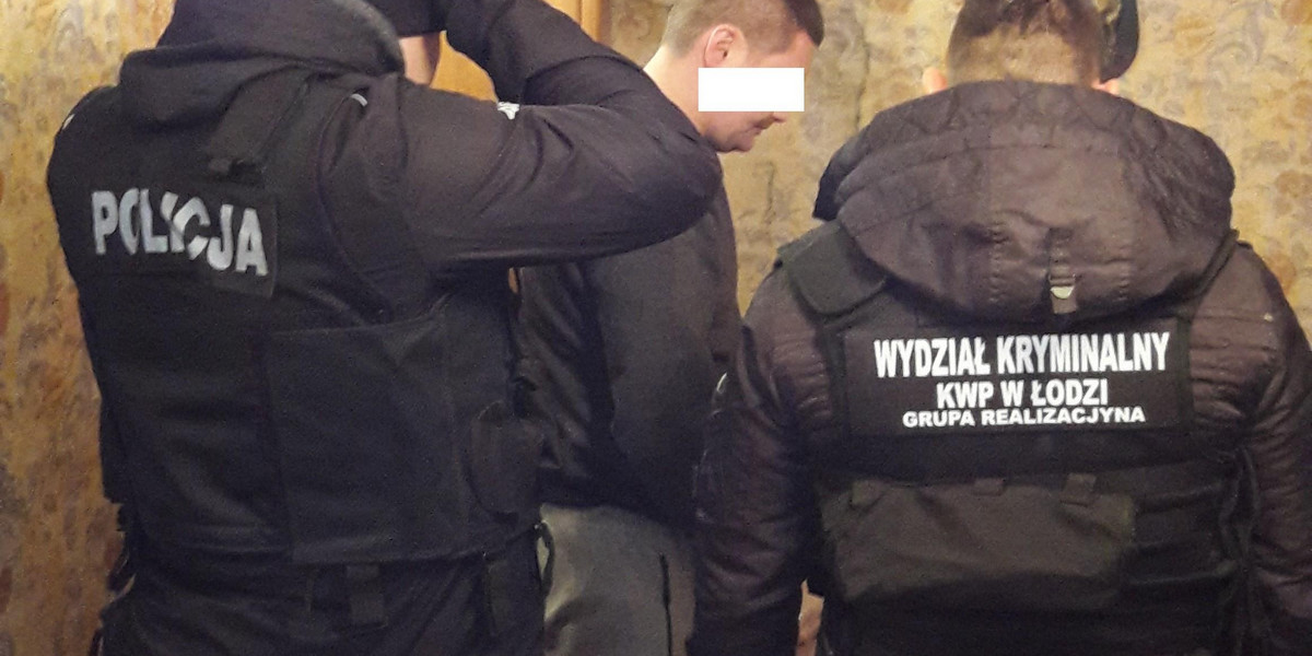 Fałszywi policjanci okradli biznesmena 