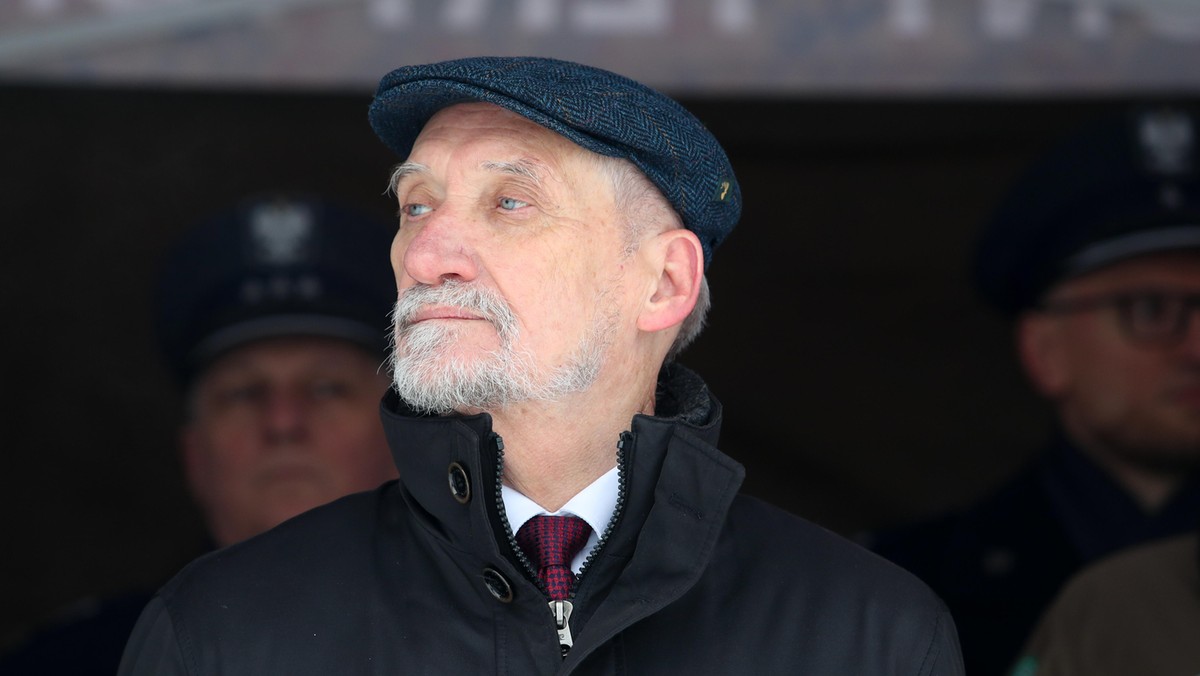 Antoni Macierewicz nadzorował pracę komisji likwidacyjnej WSI i kierował pracami komisji weryfikacyjnej