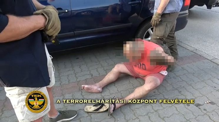 Egy budaörsi parkolóban fogták el a 27 éves Sz. Alexandrát és az 52 éves C. Istvánt/Fotó: A Terrorelhárítási Központ felvétele