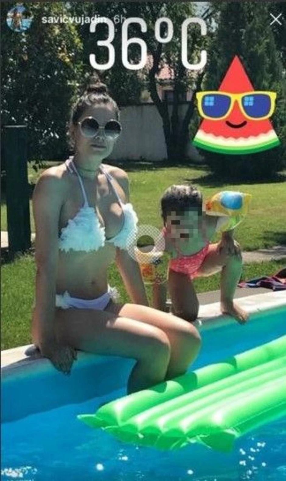 Mirka u kupaćem kostimu