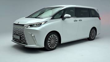 Lexus LM. Dlaczego Japończycy namaścili minivana na swój topowy model?