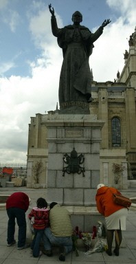 SPAIN-POPE-STATUE