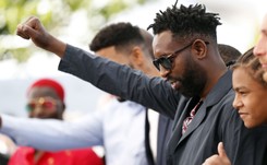 'Żółte kamizelki' w Cannes. Reżyser 'Nędzników': Dedykuję ten film Macronowi