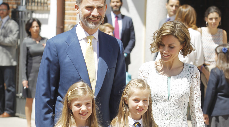 Jelenleg Fülöp uralkodik Spanyolországban, felesége Letizia, két lányuk 
Eleonóra és Zsófia