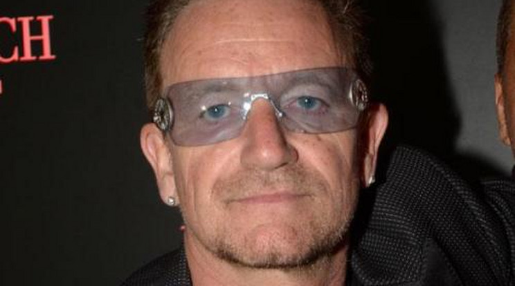 Komoly probléma volt a levegőben Bono gépével!