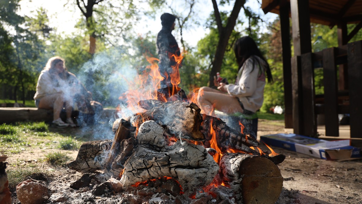 AKO ROŠTILJATE TAMO GDE TO NE SME - KAZNA DO 25.000 DINARA Brojne su popularne lokacije za uranak, ali samo 2 su namenski pravljene za to