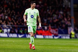 Robert Lewandowski kontuzjowany. Za osiem dni Barcelona zaczyna sezon