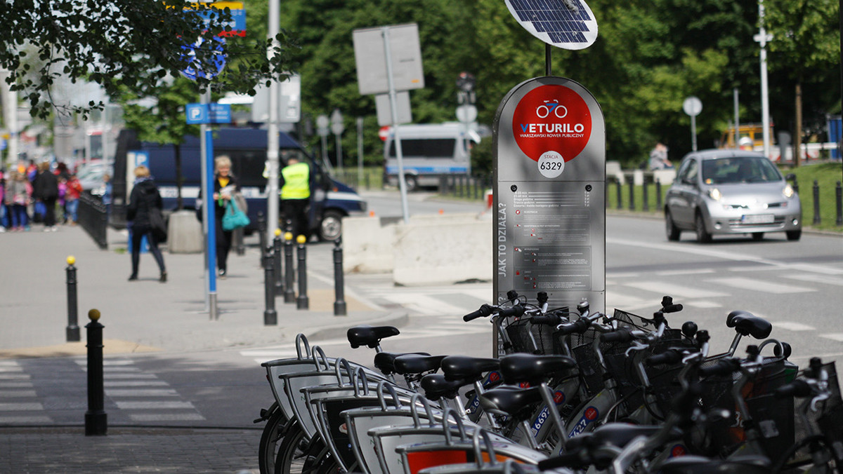 Ponad 70 tys. nowych użytkowników zarejestrowało się w tym roku w systemie rowerów miejskich w Warszawie. Jednoślady wypożyczano w tym czasie ponad 1,8 mln razy. Choć sezon jeszcze się nie skończył, Veturilo już odnotowuje imponujące statystyki.