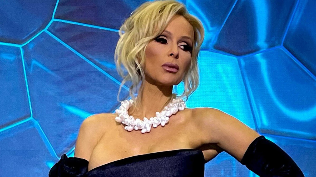 Este elegante vestido de Köllő Babett dará que hablar durante semanas, es una joya de la que seré estrella en Sztár