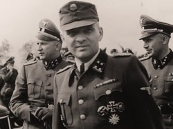 "Cień komendanta" o rodzinie Rudolfa Hössa. Tego nie pokazała "Strefa interesów"